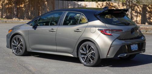 Photo of a 2020 Toyota Corolla in Midnight Black on Oxide Bronze (paint color code 2UD)