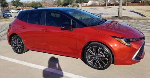 Photo of a 2020 Toyota Corolla in Midnight Black on Smoked Paprika (paint color code 2UG)