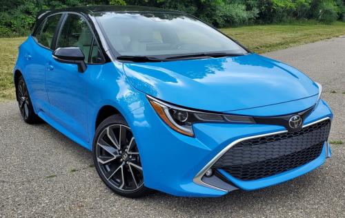 Photo of a 2020-2022 Toyota Corolla in Midnight Black on Blue Flame (paint color code 2UH)