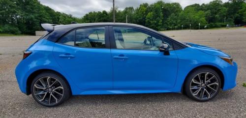 Photo of a 2020-2022 Toyota Corolla in Midnight Black on Blue Flame (paint color code 2UH)