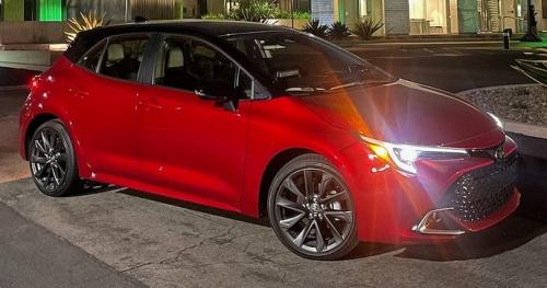 Photo of a 2022-2025 Toyota Corolla in Midnight Black on Finish Line Red (paint color code 2XM)