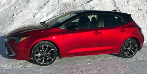 Photo of a 2022-2025 Toyota Corolla in Midnight Black on Finish Line Red (paint color code 2XM)