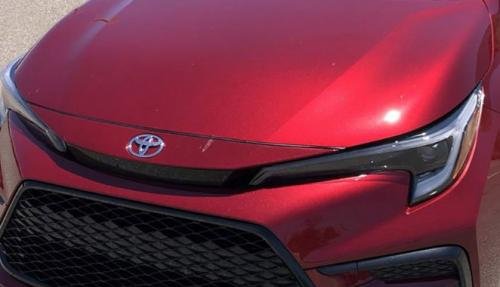 Photo of a 2022-2024 Toyota Corolla in Ruby Flare Pearl (paint color code 2YD)