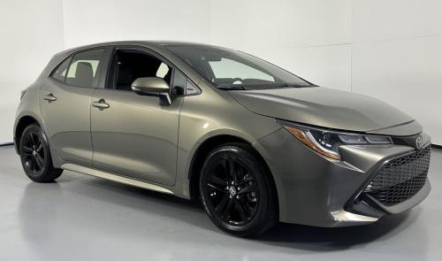 Photo of a 2020 Toyota Corolla in Oxide Bronze (paint color code 2UD)