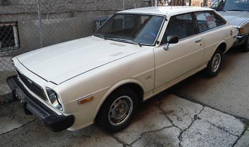 Photo of a 1975-1979 Toyota Corolla in White (paint color code 030)