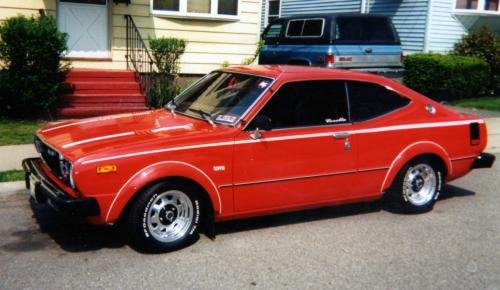 Photo of a 1975-1976 Toyota Corolla in Red (paint color code 335)