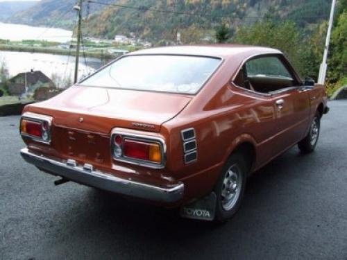 Photo of a 1975-1976 Toyota Corolla in Orange Metallic (paint color code 337)
