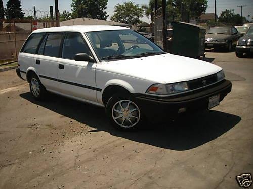 Photo of a 1992 Toyota Corolla in Super White (paint color code 040)