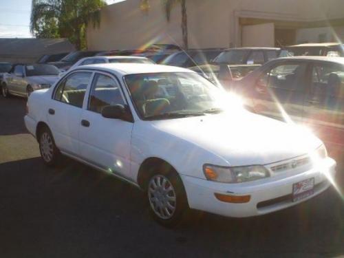 Photo of a 1993 Toyota Corolla in Super White (paint color code 040)