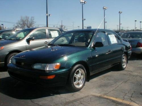 Photo of a 1996-1997 Toyota Corolla in Dark Emerald Pearl (paint color code 6M1)