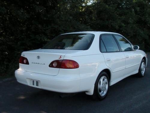 Photo of a 2001 Toyota Corolla in Super White (paint color code 040)