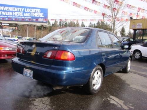 Photo of a 2001 Toyota Corolla in Mystic Teal Mica (paint color code 760)