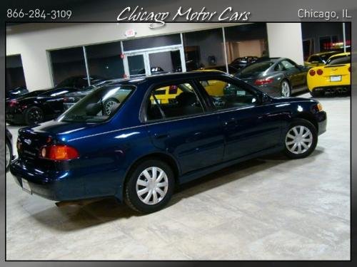 Photo of a 2001-2002 Toyota Corolla in Indigo Ink Pearl (paint color code 8P4)