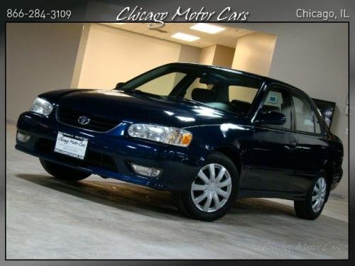 Photo of a 2001-2002 Toyota Corolla in Indigo Ink Pearl (paint color code 8P4)