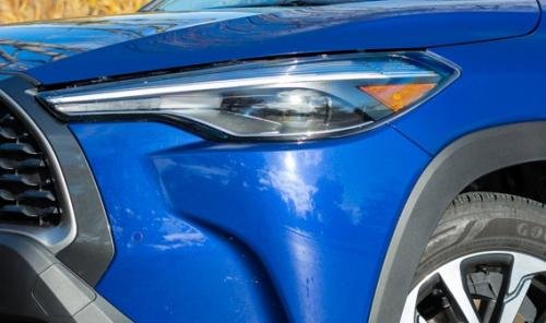 Photo of a 2022-2024 Toyota Corolla Cross in Blue Crush Metallic (paint color code D15)