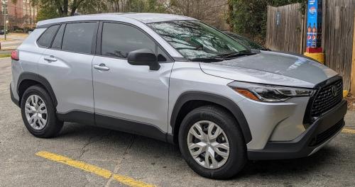 Photo of a 2022-2025 Toyota Corolla Cross in Sonic Silver Metallic (paint color code D17)