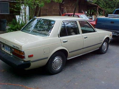 Photo of a 1979-1980 Toyota Corona in Beige (paint color code 464)