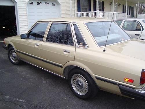 Photo of a 1981-1983 Toyota Cressida in Beige Metallic (paint color code 2B2