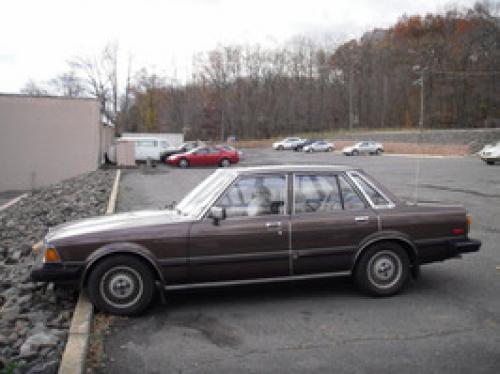 Photo of a 1983 Toyota Cressida in Dark Brown Metallic (paint color code 4C4)