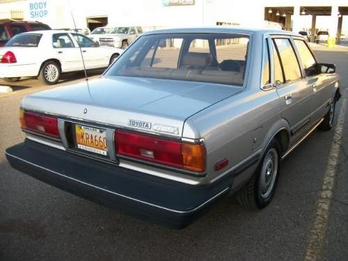 Photo of a 1984 Toyota Cressida in Light Beige Metallic (paint color code 2R2