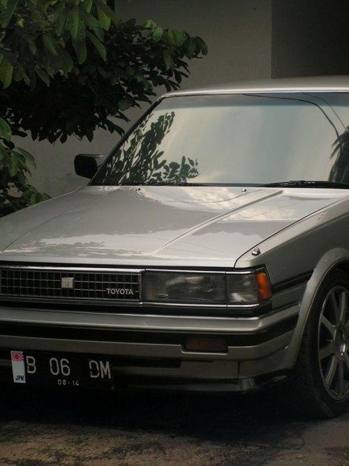 Photo of a 1987-1988 Toyota Cressida in Silver Metallic (paint color code 166)