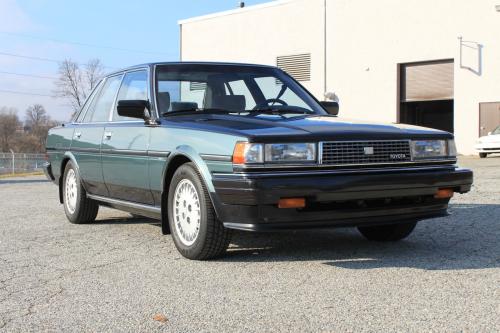 Photo of a 1985-1986 Toyota Cressida in Black Metallic on Jade Gray Metallic (paint color code 2V1)