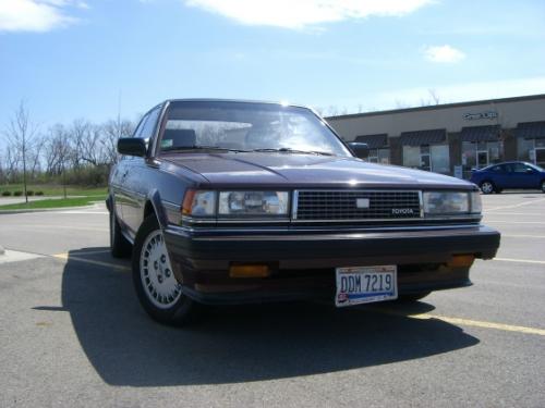 Photo of a 1985-1986 Toyota Cressida in Deep Maroon (paint color code 3E8)