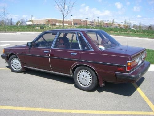 Photo of a 1985-1986 Toyota Cressida in Deep Maroon (paint color code 3E8)