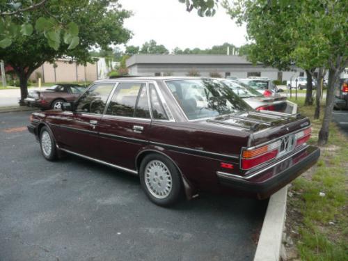 Photo of a 1985-1986 Toyota Cressida in Deep Maroon (paint color code 3E8)