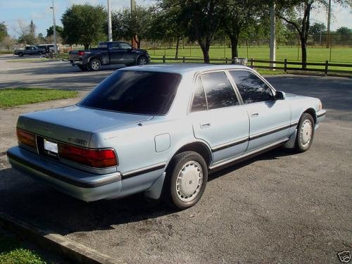 Photo of a 1989-1992 Toyota Cressida in Ice Blue Pearl (paint color code 8G2