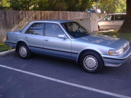 Photo of a 1989 Toyota Cressida in Ice Blue Pearl (paint color code 8G2