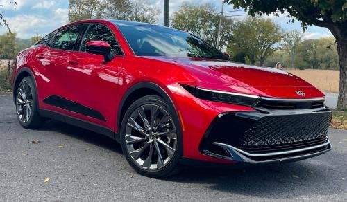 Photo of a 2025 Toyota Crown in Supersonic Red (paint color code 2YZ)