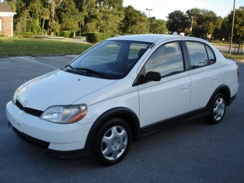 Photo of a 2000 Toyota ECHO in Super White (paint color code 040)