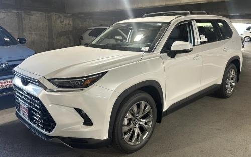 Photo of a 2024 Toyota Grand Highlander in Wind Chill Pearl (paint color code 089