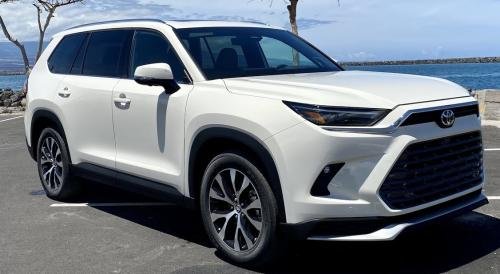 Photo of a 2024 Toyota Grand Highlander in Coastal Cream (paint color code 092