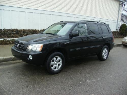 Photo of a 2001-2007 Toyota Highlander in Black (paint color code 202