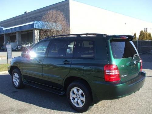 Photo of a 2001-2003 Toyota Highlander in Electric Green Mica (paint color code 6R4