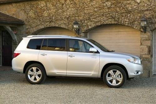 Photo of a 2008-2013 Toyota Highlander in Classic Silver Metallic (paint color code 1F7)