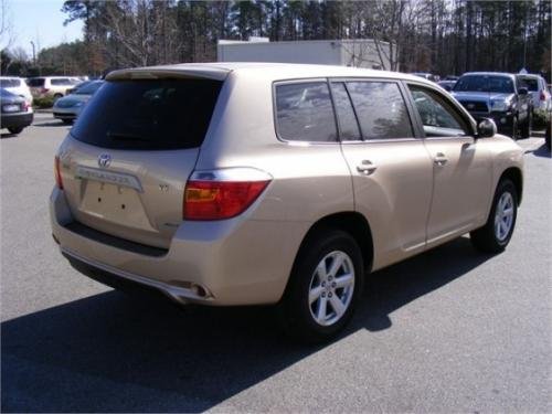 Photo of a 2008-2013 Toyota Highlander in Sandy Beach Metallic (paint color code 4T8)