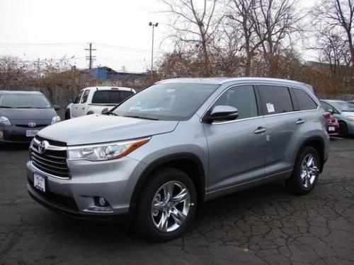 Photo of a 2014-2016 Toyota Highlander in Silver Sky Metallic (paint color code 1D6)