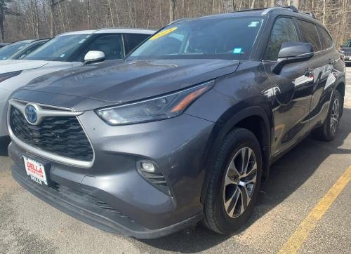 Photo of a 2020-2024 Toyota Highlander in Magnetic Gray Metallic (paint color code 1G3)