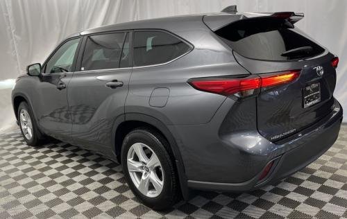 Photo of a 2024 Toyota Highlander in Magnetic Gray Metallic (paint color code 1G3)