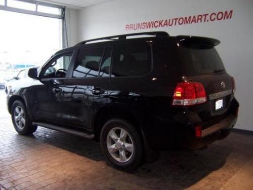 Photo of a 2012 Toyota Land Cruiser in Black (paint color code 202