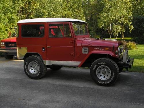 Photo of a 1968-1970 Toyota Land Cruiser in Muleta Red (paint color code T1454)