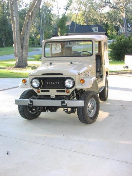 Photo of a 1968-1971 Toyota Land Cruiser in Coronado Beige (paint color code T451)