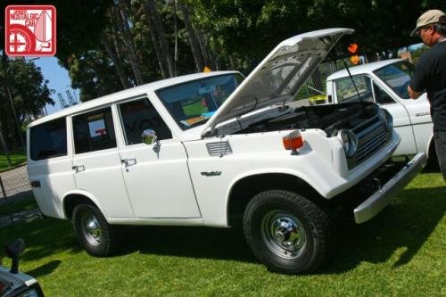 Photo of a 1971-1975 Toyota Land Cruiser in Cygnus White (paint color code 265)