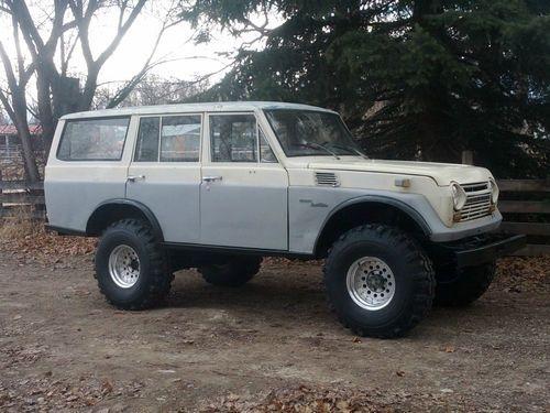 Photo of a 1969 Toyota Land Cruiser in Olympus White on Silver Gray (paint color code C2992)