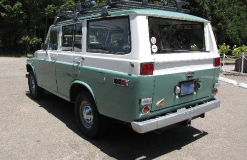 Photo of a 1968-1970 Toyota Land Cruiser in Olympus White on Fashion Green (paint color code C2993)