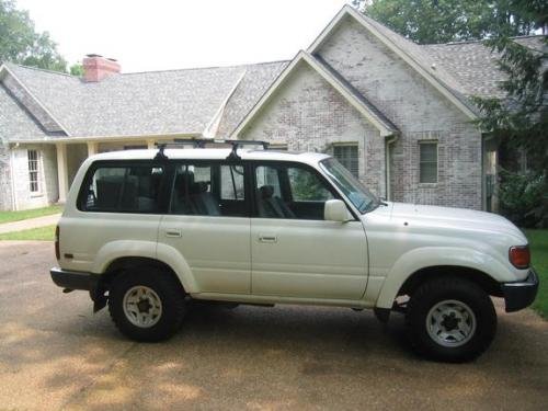 Photo of a 1991-1997 Toyota Land Cruiser in White (AKA Super White) (paint color code 045)