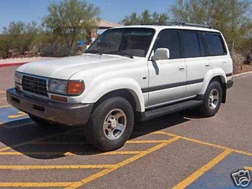 Photo of a 1991-1997 Toyota Land Cruiser in White (AKA Super White) (paint color code 045)